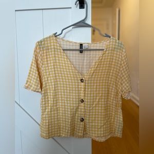 Yellow top for perfect summer days!